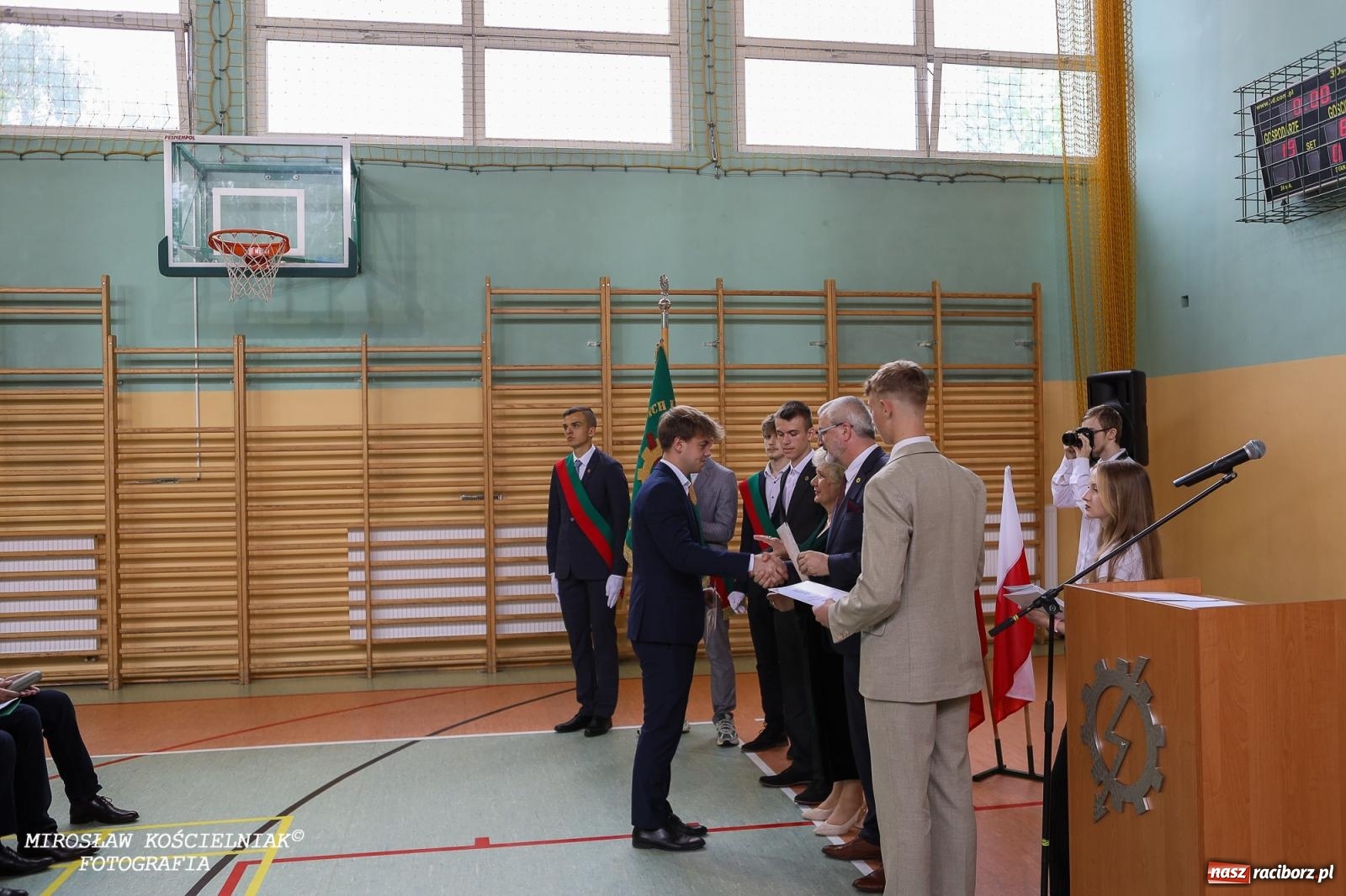 Zdjęcie w galerii na portalu naszraciborz.pl: Raciborska politechnika nad Odrą pożegnała absolwentów wiadomości z regionu