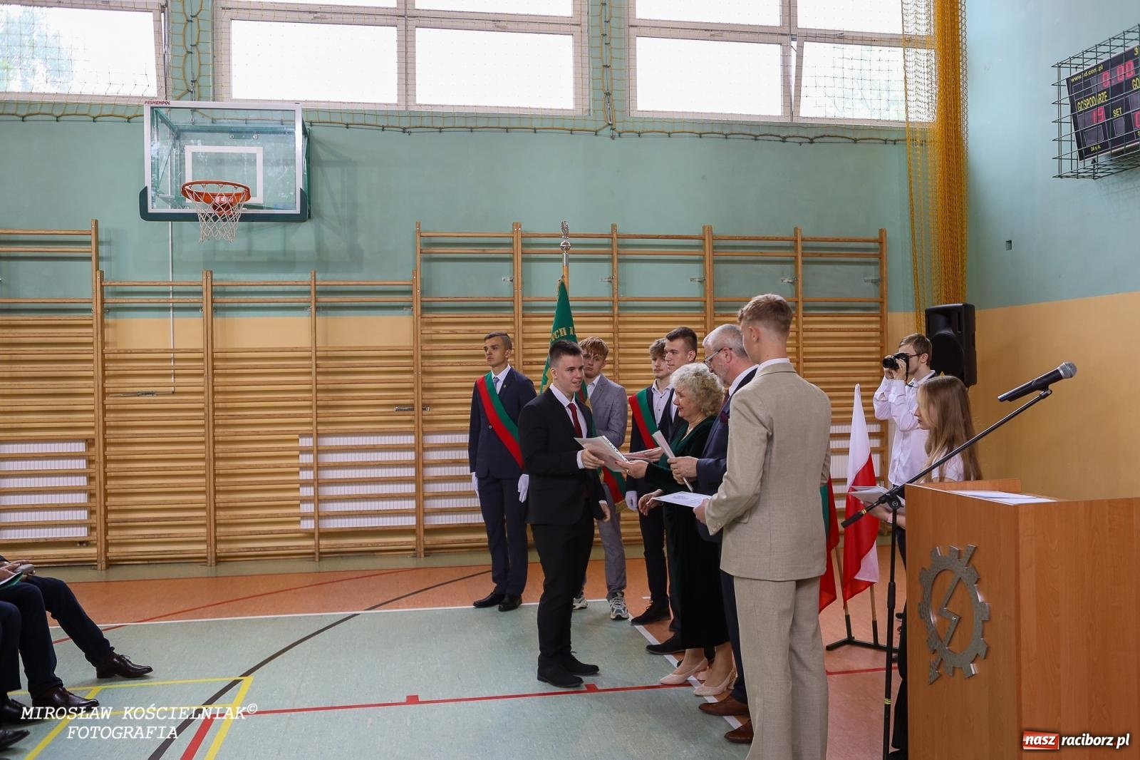 Zdjęcie w galerii na portalu naszraciborz.pl: Raciborska politechnika nad Odrą pożegnała absolwentów wiadomości z regionu