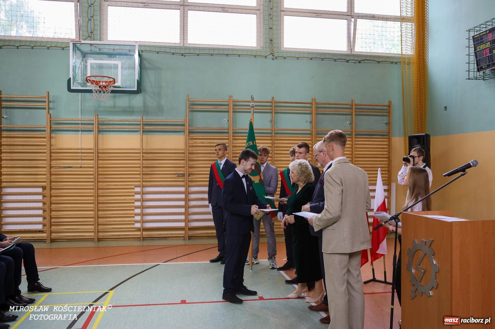 Zdjęcie w galerii na portalu naszraciborz.pl: Raciborska politechnika nad Odrą pożegnała absolwentów wiadomości z regionu