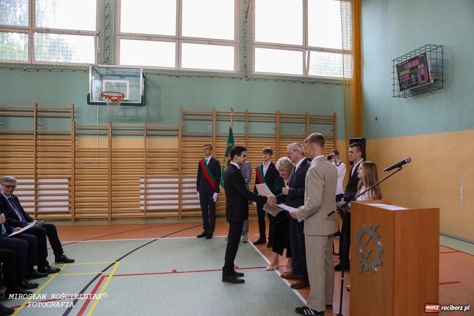 Zdjęcie w galerii na portalu naszraciborz.pl: Raciborska politechnika nad Odrą pożegnała absolwentów wiadomości z regionu