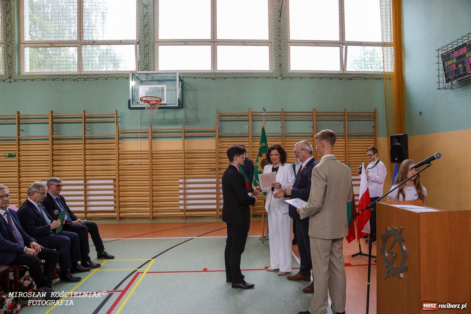 Zdjęcie w galerii na portalu naszraciborz.pl: Raciborska politechnika nad Odrą pożegnała absolwentów wiadomości z regionu