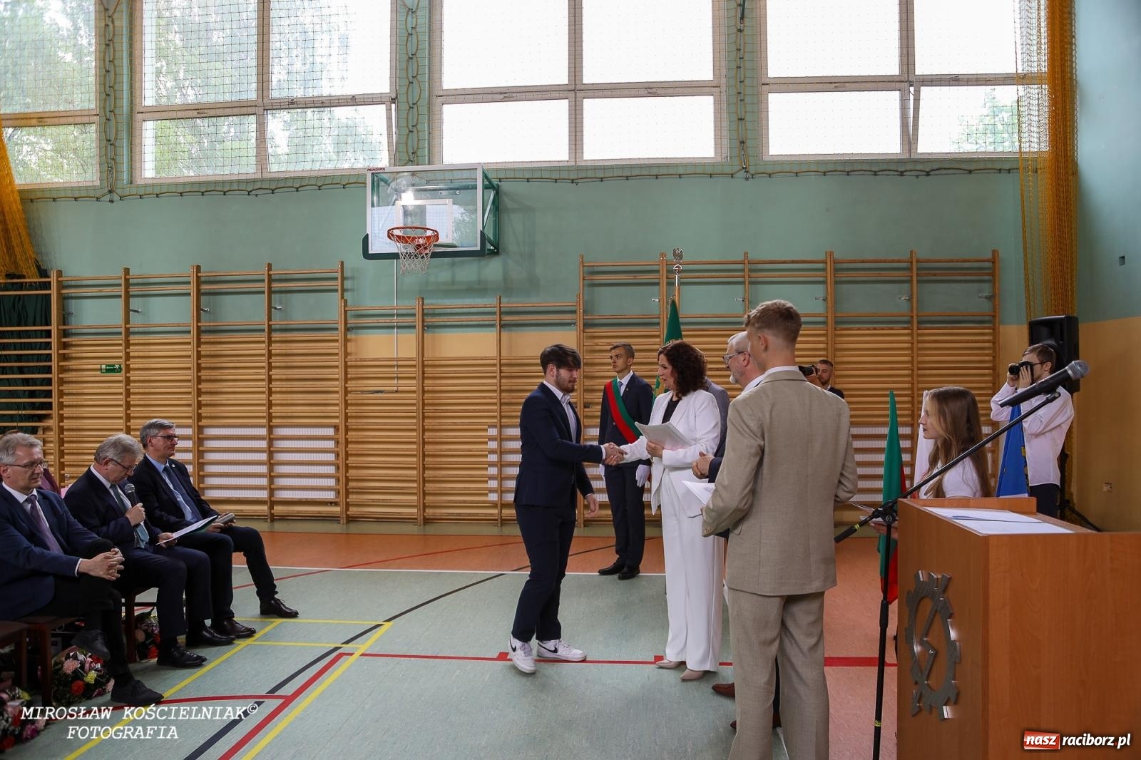 Zdjęcie w galerii na portalu naszraciborz.pl: Raciborska politechnika nad Odrą pożegnała absolwentów wiadomości z regionu