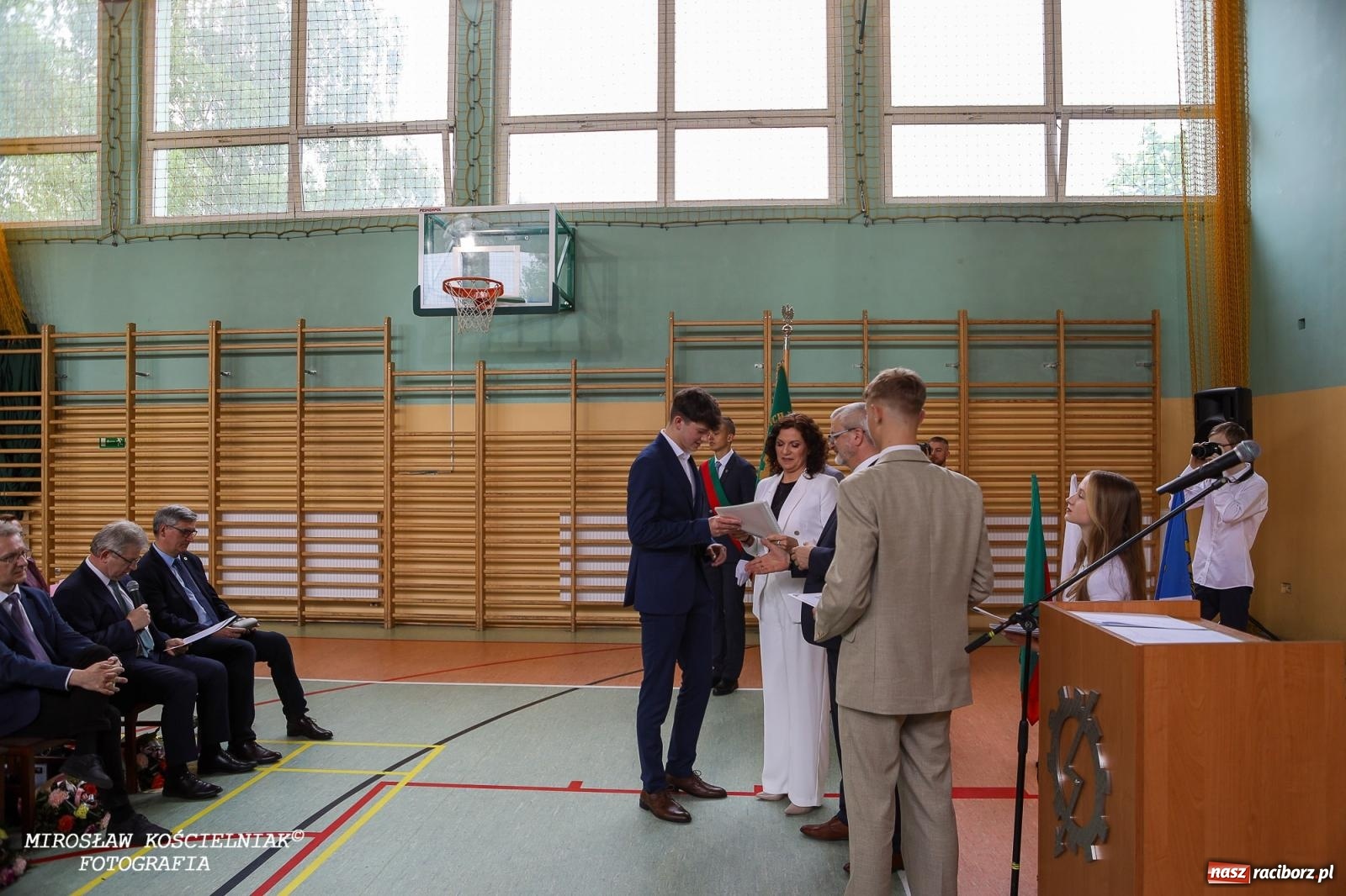 Zdjęcie w galerii na portalu naszraciborz.pl: Raciborska politechnika nad Odrą pożegnała absolwentów wiadomości z regionu