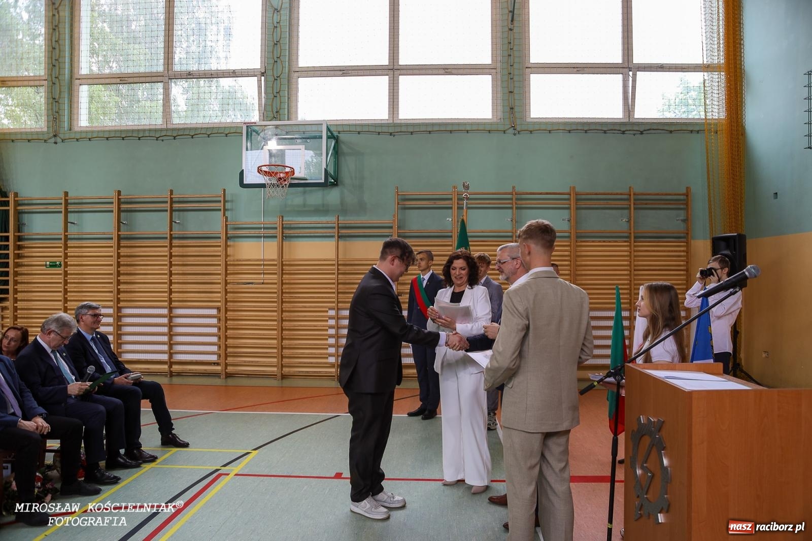 Zdjęcie w galerii na portalu naszraciborz.pl: Raciborska politechnika nad Odrą pożegnała absolwentów wiadomości z regionu