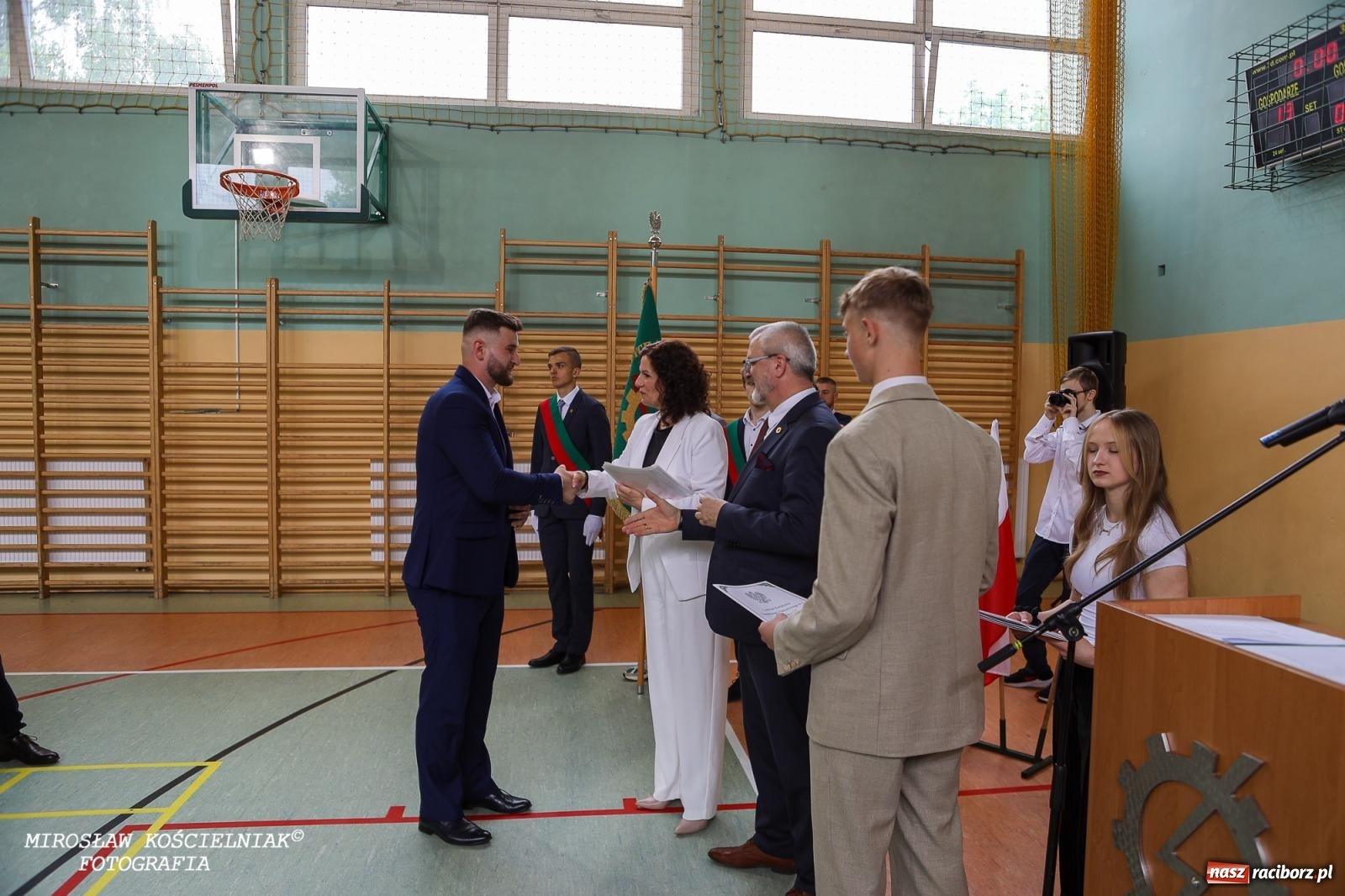 Zdjęcie w galerii na portalu naszraciborz.pl: Raciborska politechnika nad Odrą pożegnała absolwentów wiadomości z regionu