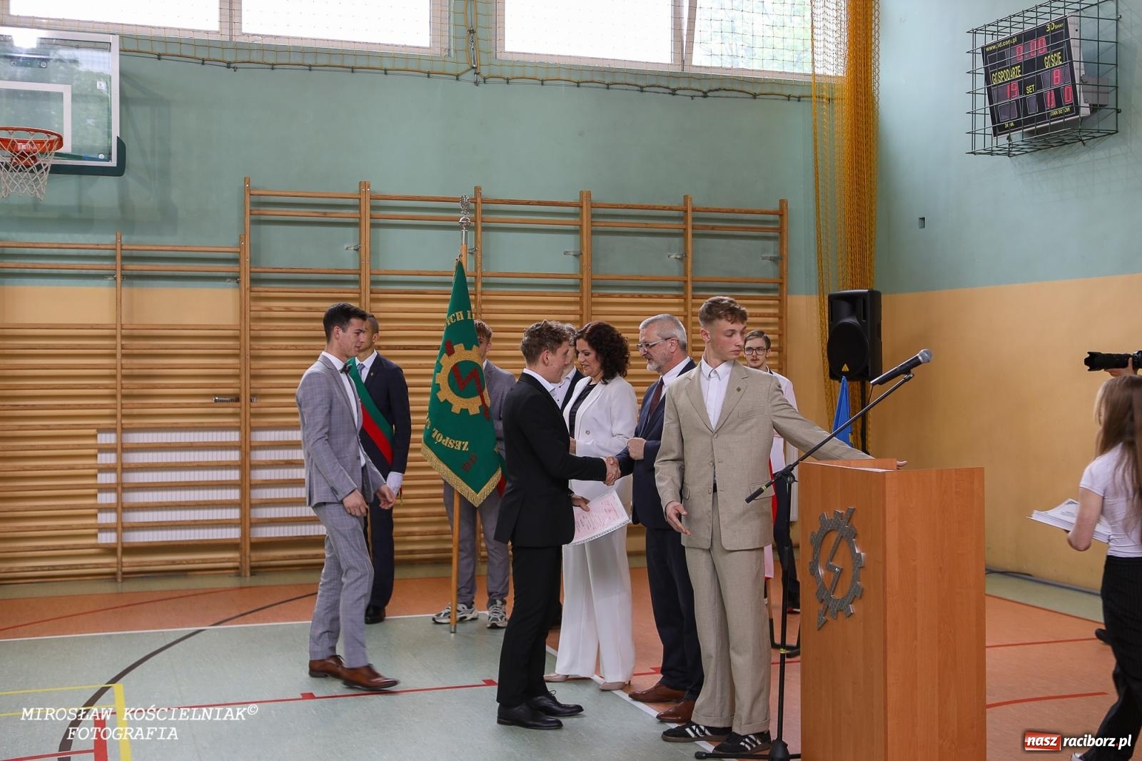 Zdjęcie w galerii na portalu naszraciborz.pl: Raciborska politechnika nad Odrą pożegnała absolwentów wiadomości z regionu