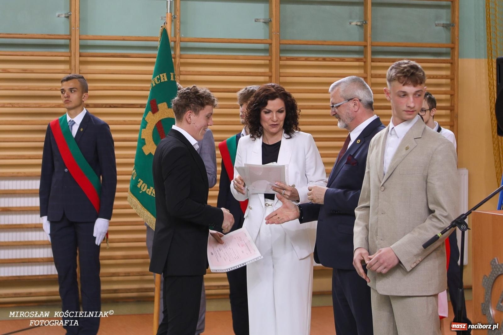 Zdjęcie w galerii na portalu naszraciborz.pl: Raciborska politechnika nad Odrą pożegnała absolwentów wiadomości z regionu