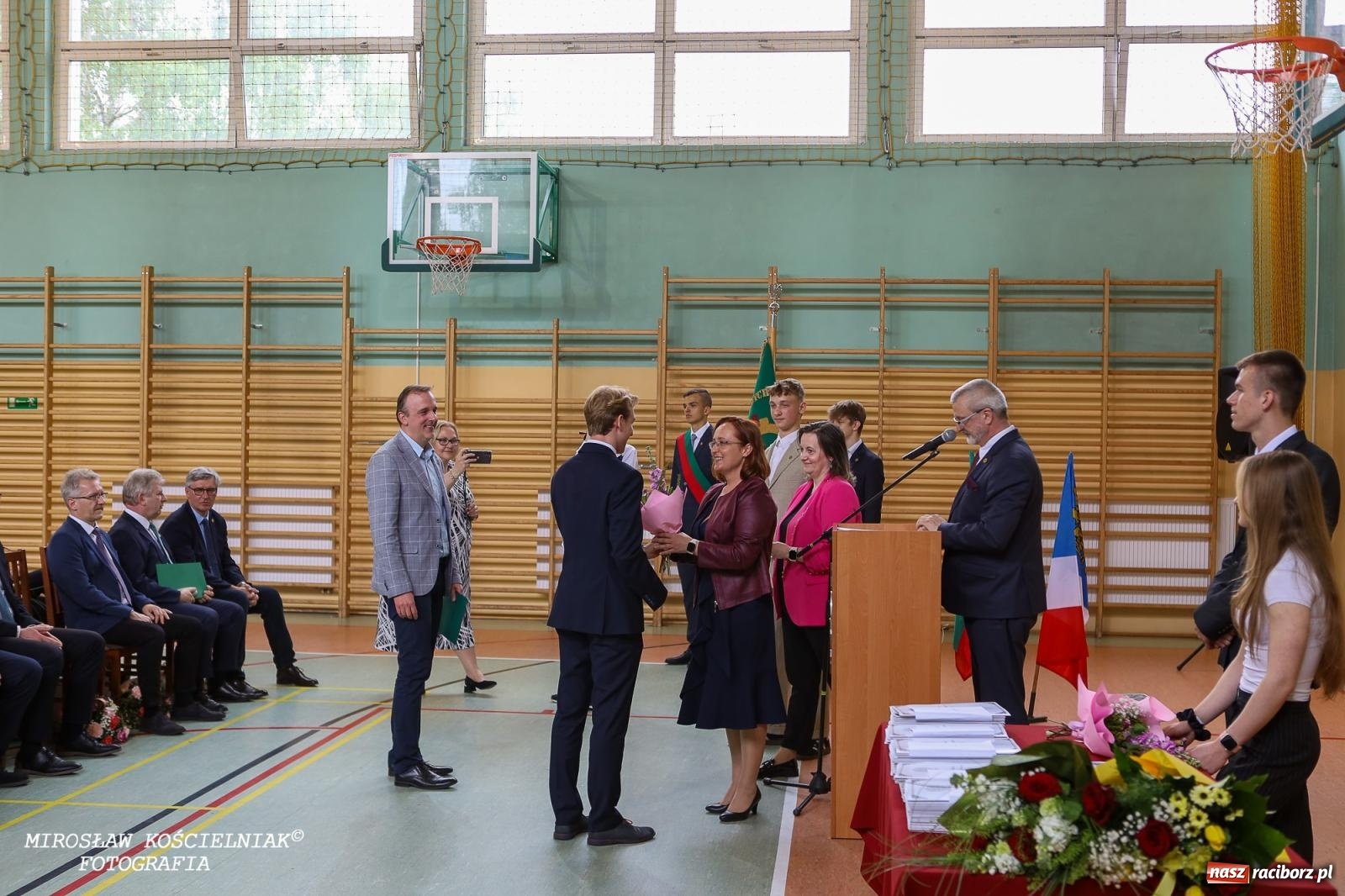 Zdjęcie w galerii na portalu naszraciborz.pl: Raciborska politechnika nad Odrą pożegnała absolwentów wiadomości z regionu