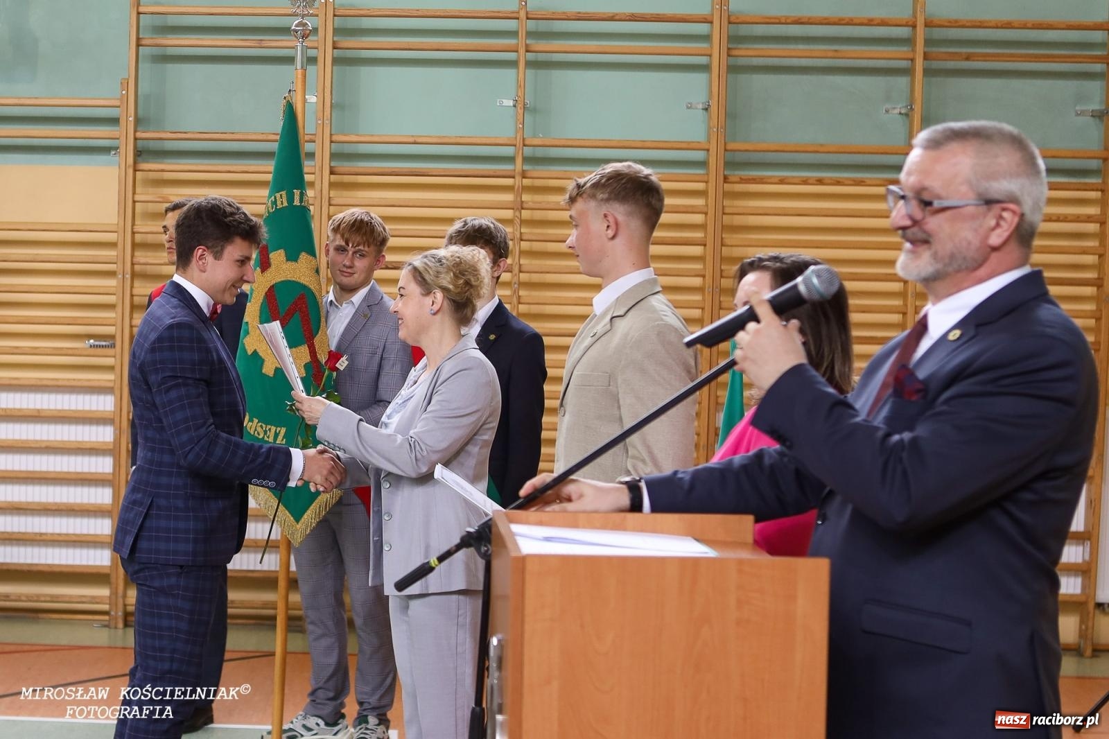 Zdjęcie w galerii na portalu naszraciborz.pl: Raciborska politechnika nad Odrą pożegnała absolwentów wiadomości z regionu