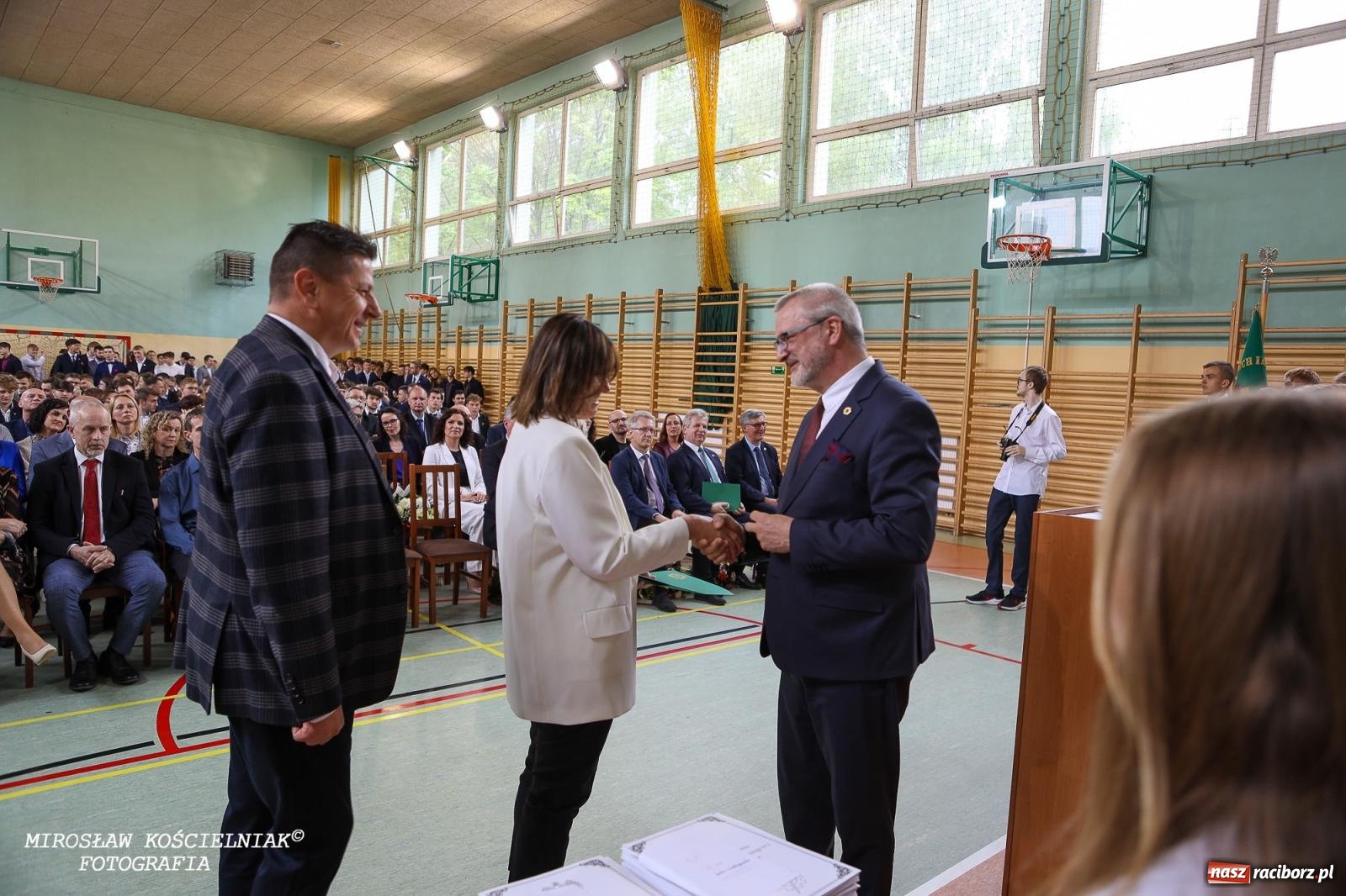 Zdjęcie w galerii na portalu naszraciborz.pl: Raciborska politechnika nad Odrą pożegnała absolwentów wiadomości z regionu
