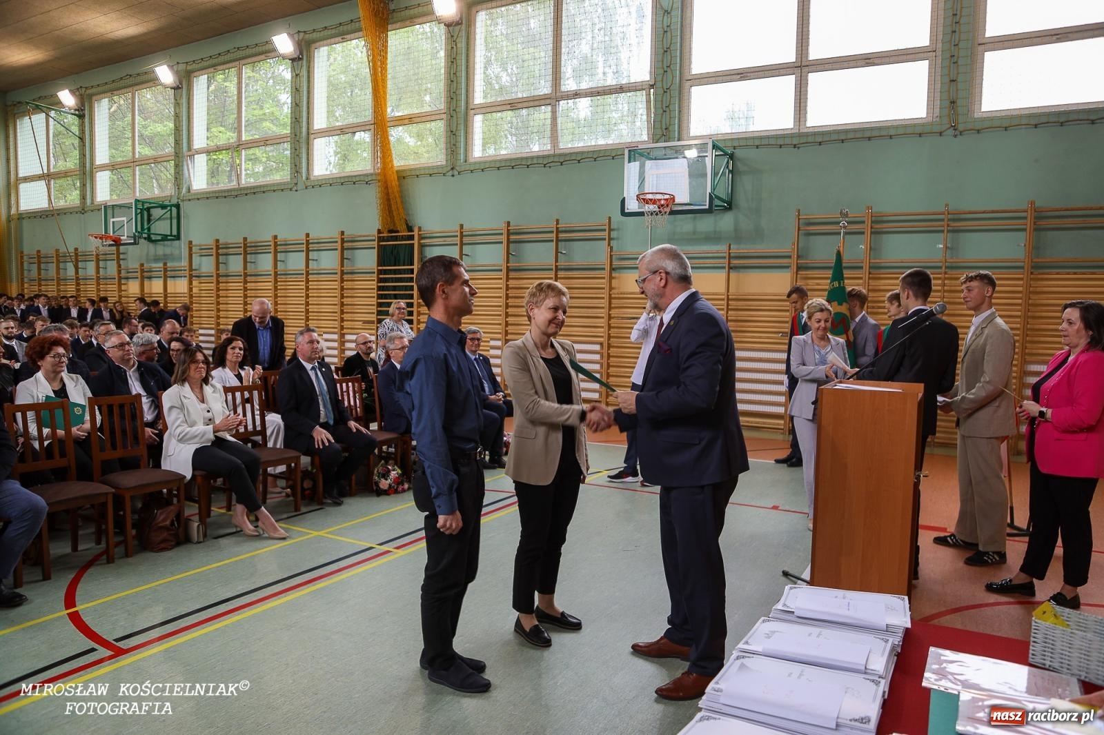 Zdjęcie w galerii na portalu naszraciborz.pl: Raciborska politechnika nad Odrą pożegnała absolwentów wiadomości z regionu
