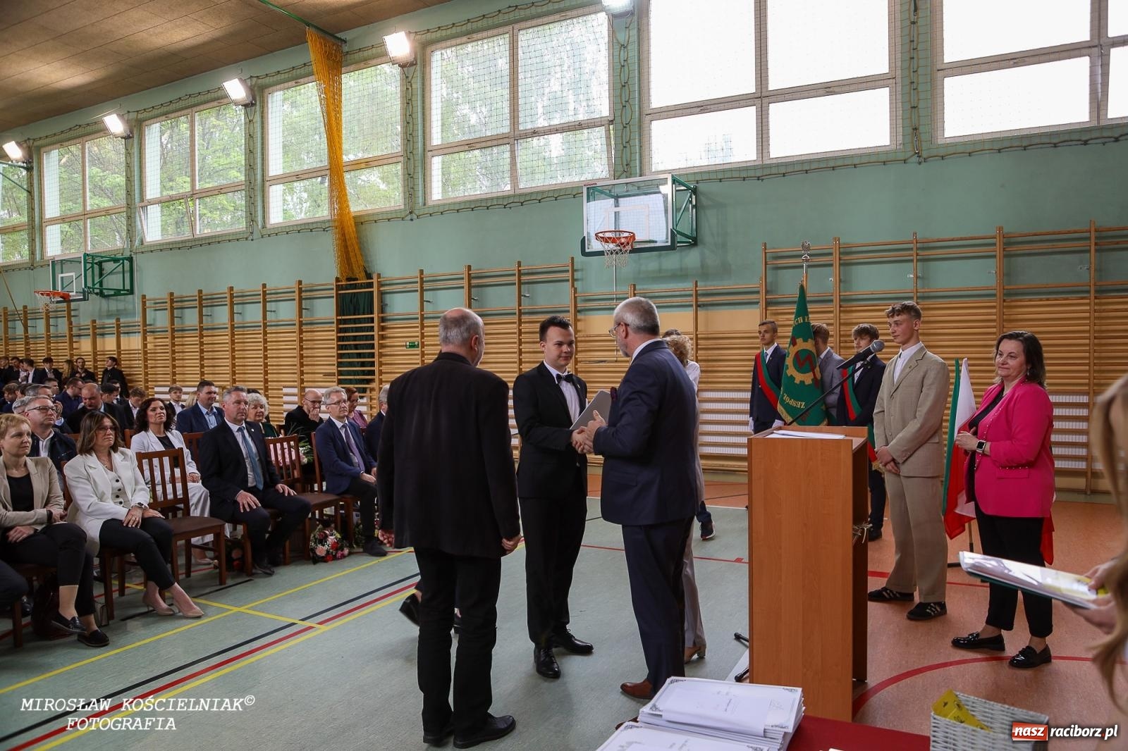 Zdjęcie w galerii na portalu naszraciborz.pl: Raciborska politechnika nad Odrą pożegnała absolwentów wiadomości z regionu