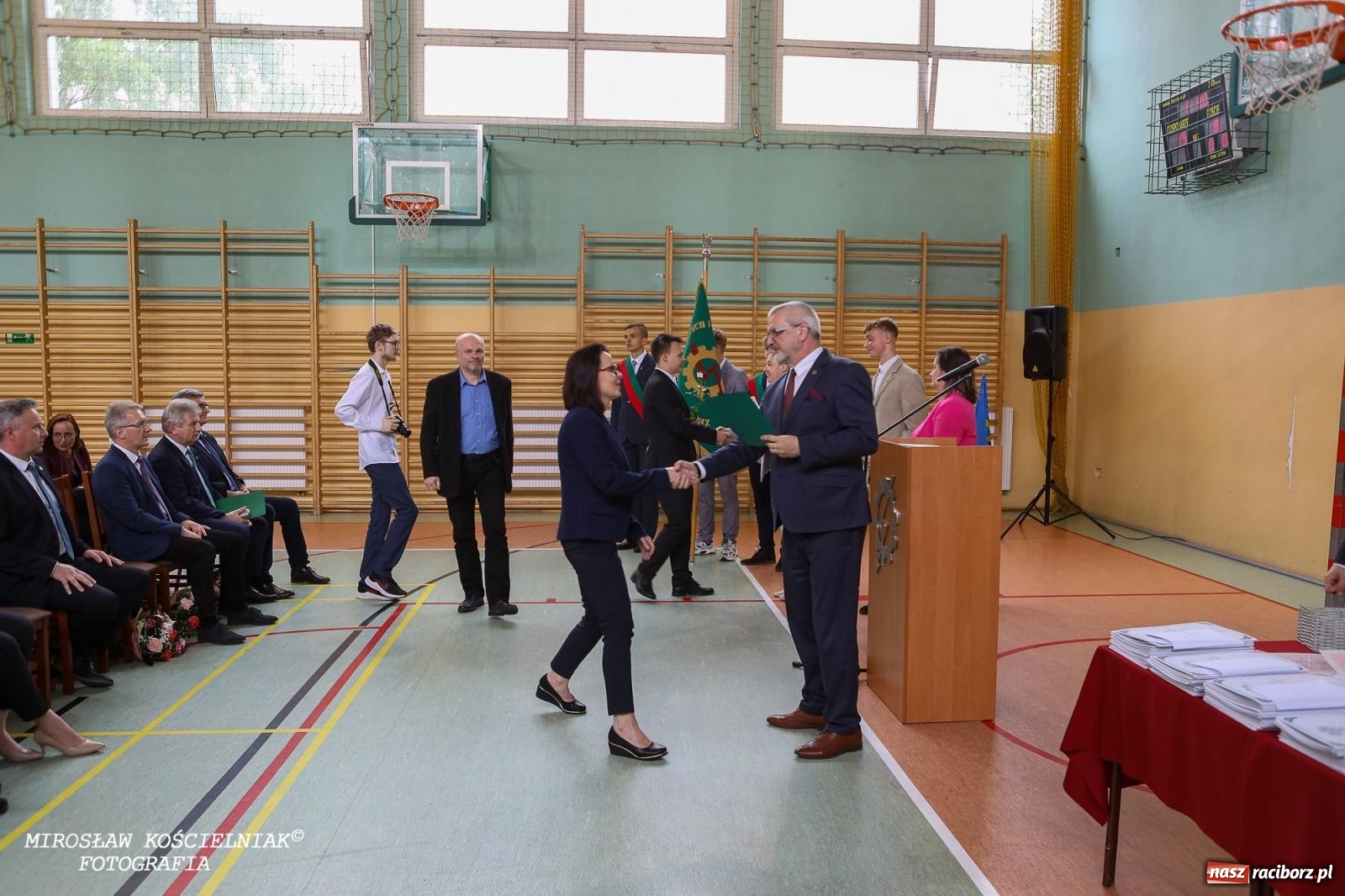 Zdjęcie w galerii na portalu naszraciborz.pl: Raciborska politechnika nad Odrą pożegnała absolwentów wiadomości z regionu
