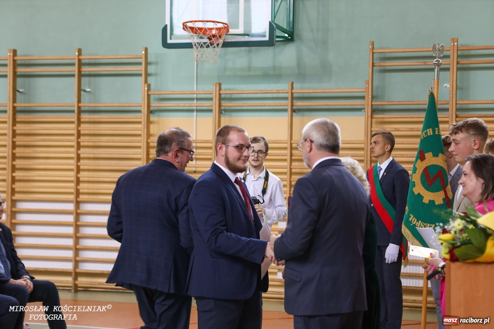 Zdjęcie w galerii na portalu naszraciborz.pl: Raciborska politechnika nad Odrą pożegnała absolwentów wiadomości z regionu