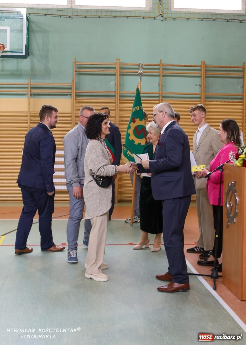Zdjęcie w galerii na portalu naszraciborz.pl: Raciborska politechnika nad Odrą pożegnała absolwentów wiadomości z regionu