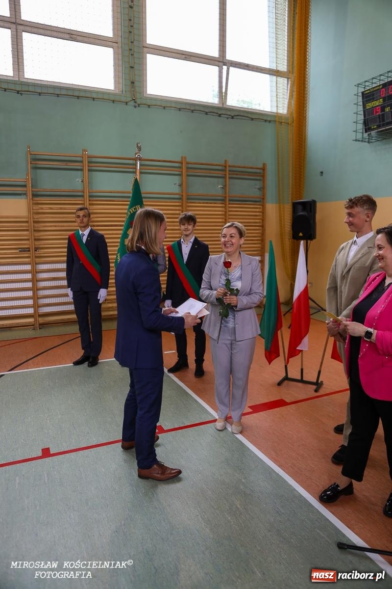 Zdjęcie w galerii na portalu naszraciborz.pl: Raciborska politechnika nad Odrą pożegnała absolwentów wiadomości z regionu