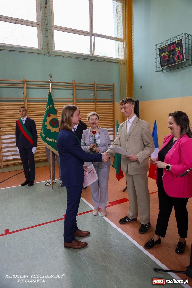 Zdjęcie w galerii na portalu naszraciborz.pl: Raciborska politechnika nad Odrą pożegnała absolwentów wiadomości z regionu