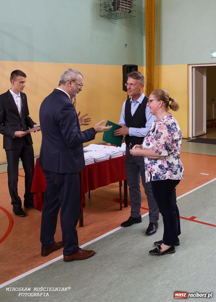 Zdjęcie w galerii na portalu naszraciborz.pl: Raciborska politechnika nad Odrą pożegnała absolwentów wiadomości z regionu