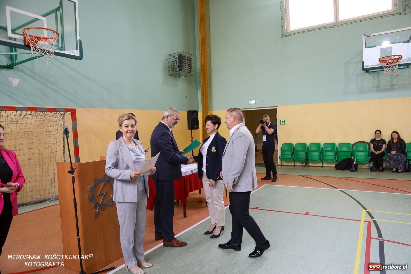 Zdjęcie w galerii na portalu naszraciborz.pl: Raciborska politechnika nad Odrą pożegnała absolwentów wiadomości z regionu
