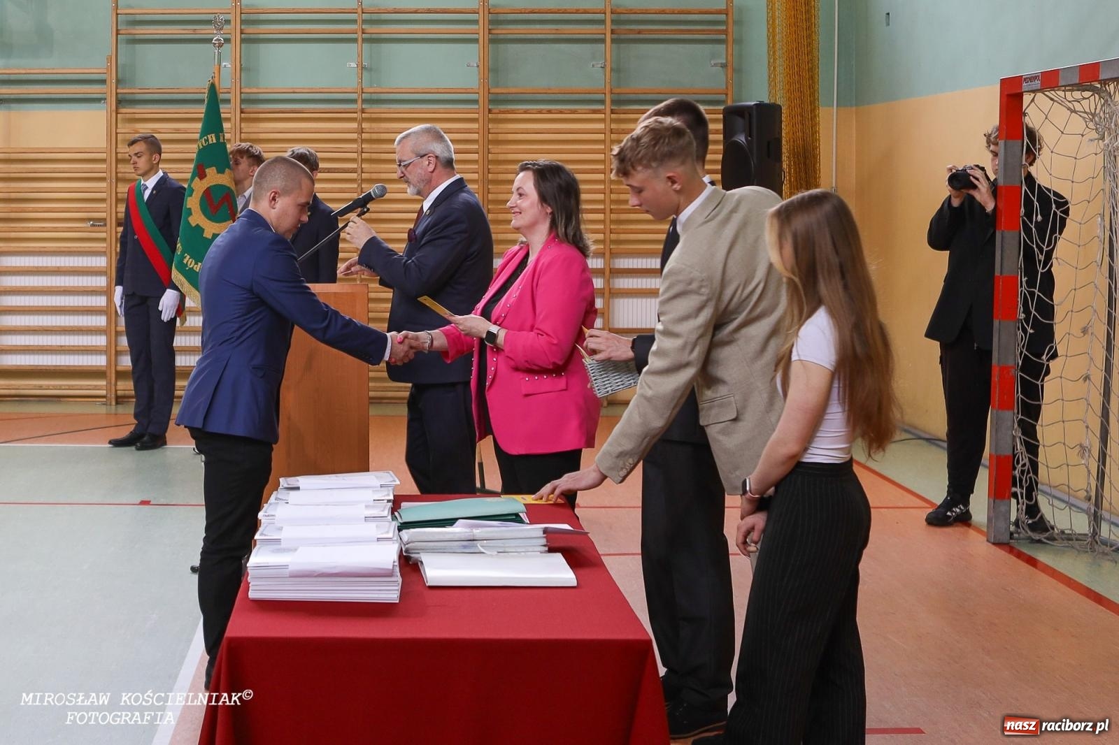 Zdjęcie w galerii na portalu naszraciborz.pl: Raciborska politechnika nad Odrą pożegnała absolwentów wiadomości z regionu