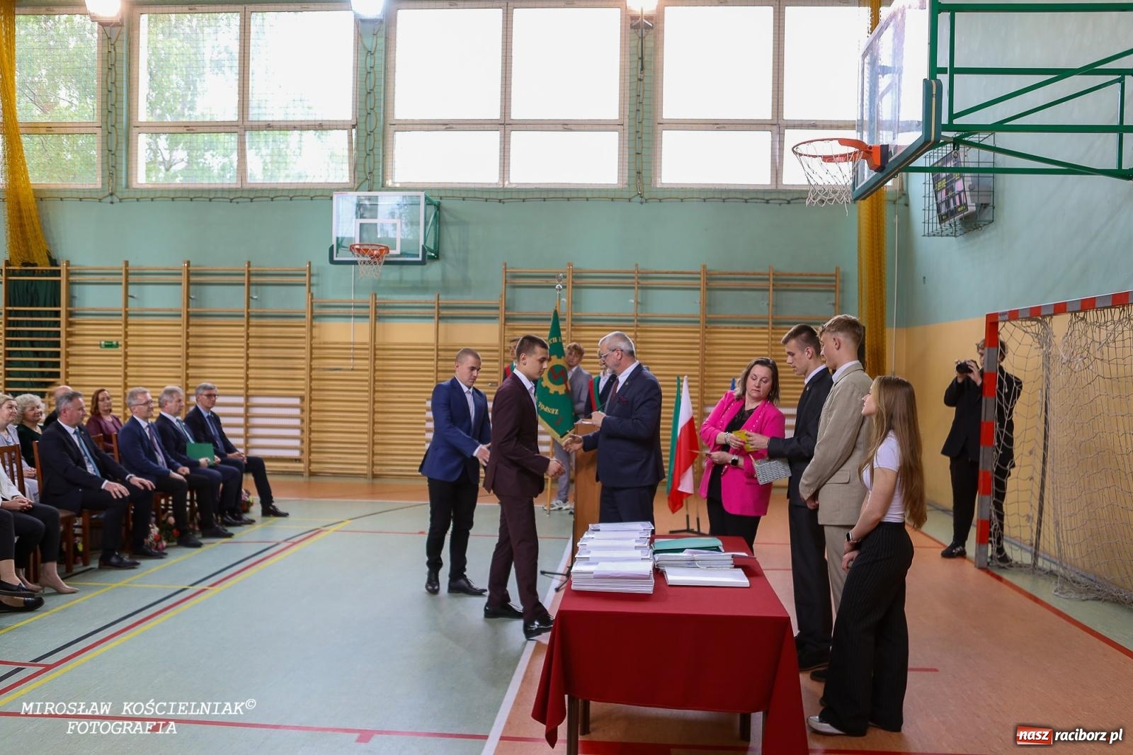 Zdjęcie w galerii na portalu naszraciborz.pl: Raciborska politechnika nad Odrą pożegnała absolwentów wiadomości z regionu