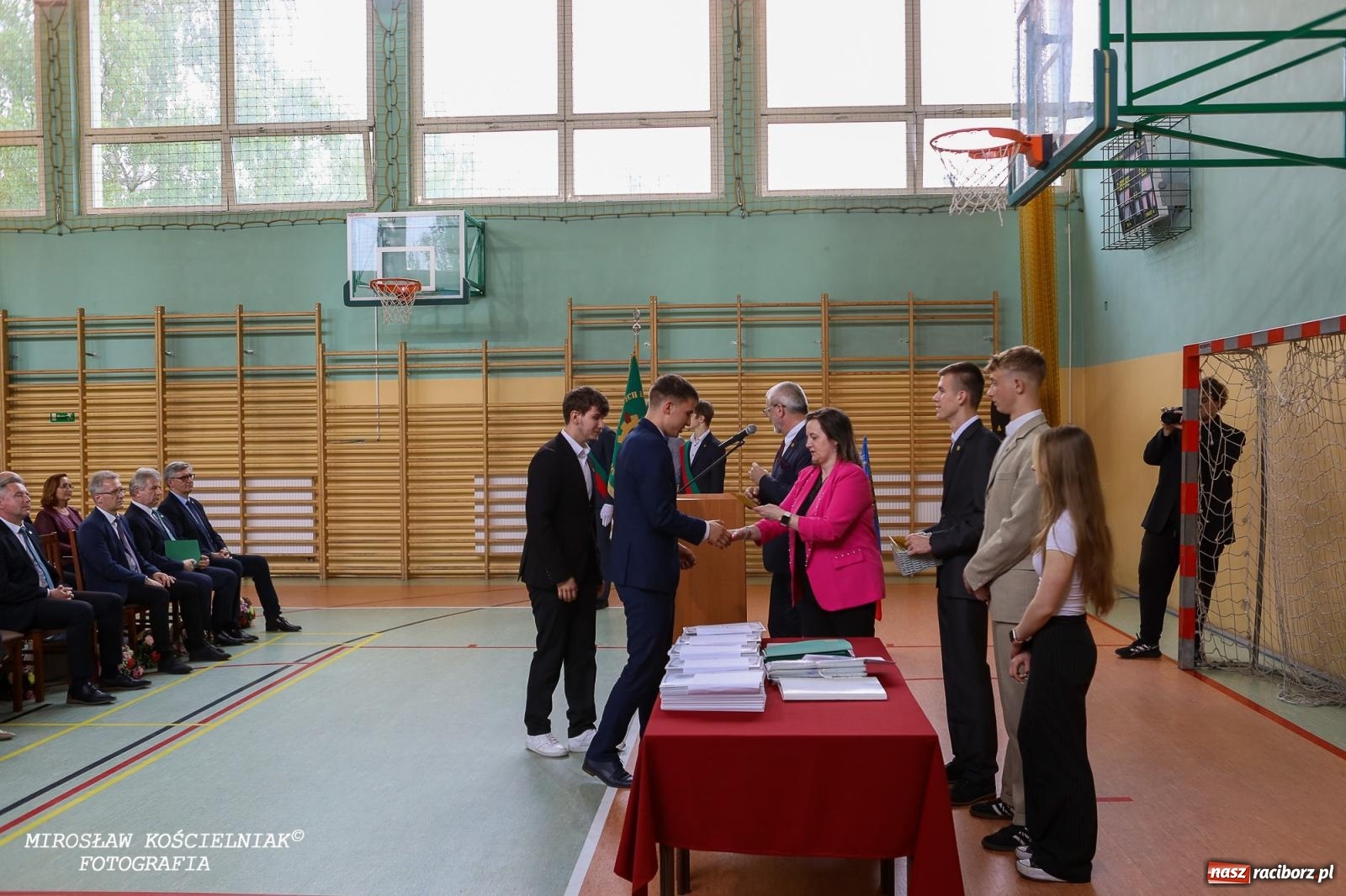 Zdjęcie w galerii na portalu naszraciborz.pl: Raciborska politechnika nad Odrą pożegnała absolwentów wiadomości z regionu
