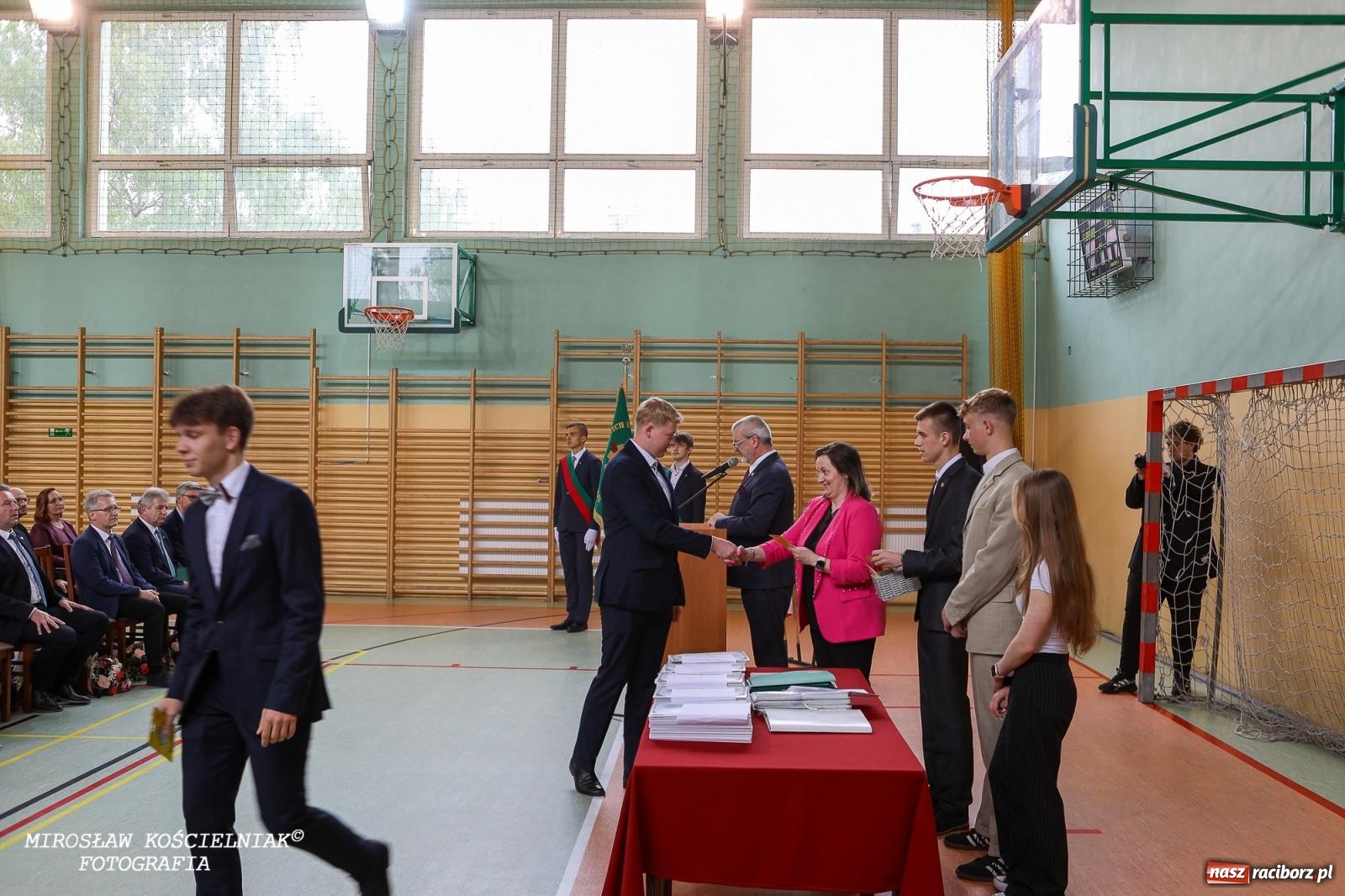 Zdjęcie w galerii na portalu naszraciborz.pl: Raciborska politechnika nad Odrą pożegnała absolwentów wiadomości z regionu