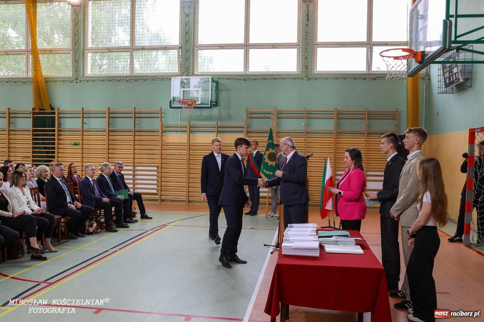 Zdjęcie w galerii na portalu naszraciborz.pl: Raciborska politechnika nad Odrą pożegnała absolwentów wiadomości z regionu