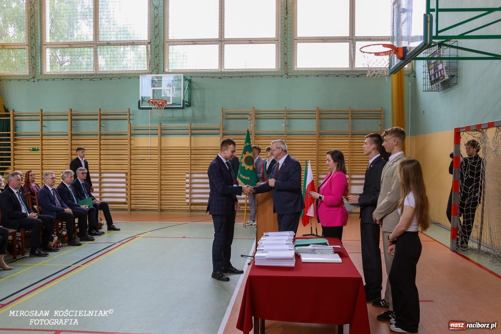 Zdjęcie w galerii na portalu naszraciborz.pl: Raciborska politechnika nad Odrą pożegnała absolwentów wiadomości z regionu
