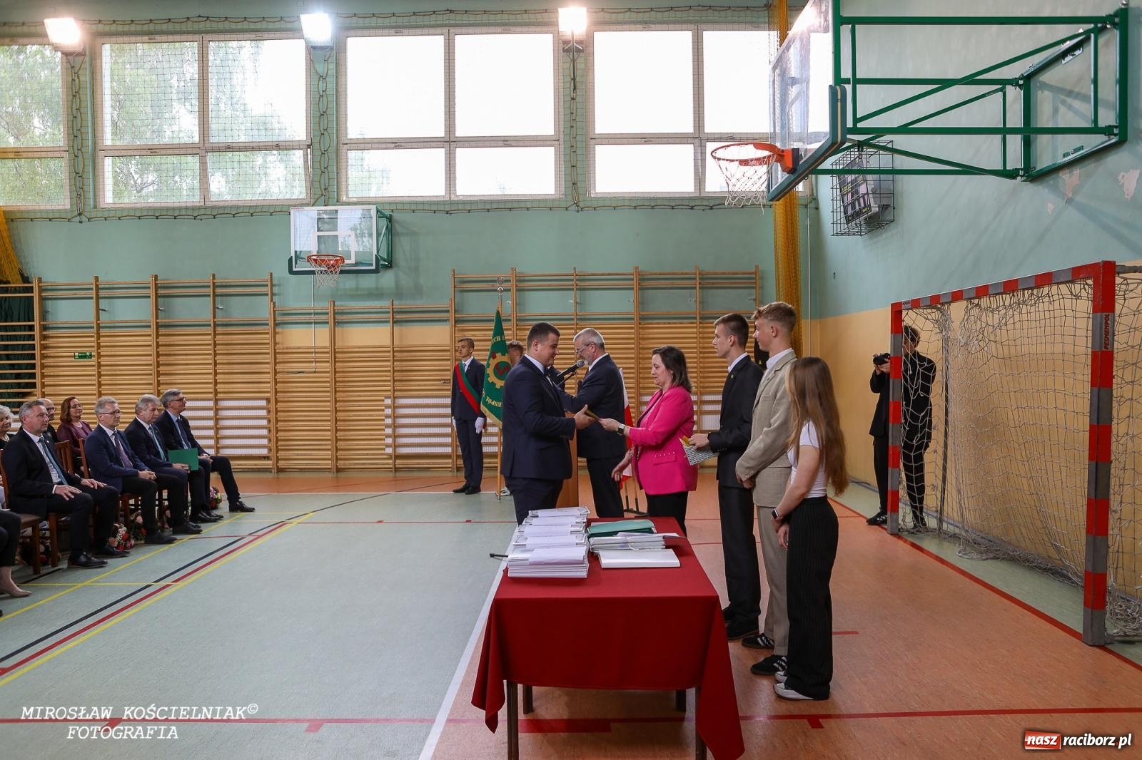 Zdjęcie w galerii na portalu naszraciborz.pl: Raciborska politechnika nad Odrą pożegnała absolwentów wiadomości z regionu