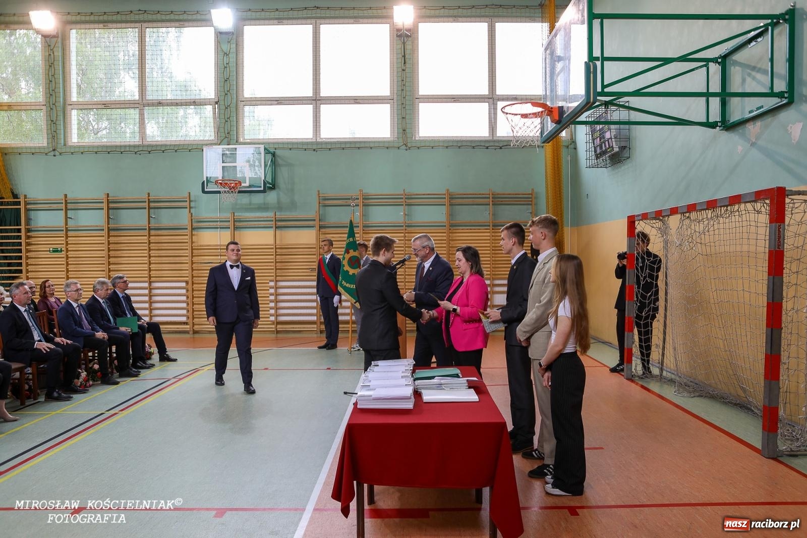 Zdjęcie w galerii na portalu naszraciborz.pl: Raciborska politechnika nad Odrą pożegnała absolwentów wiadomości z regionu