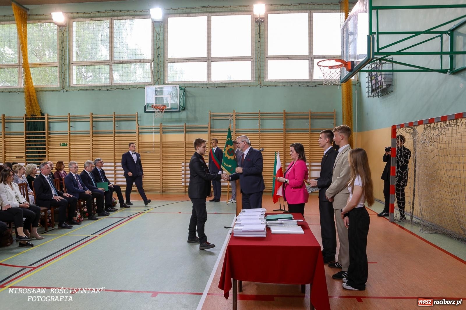 Zdjęcie w galerii na portalu naszraciborz.pl: Raciborska politechnika nad Odrą pożegnała absolwentów wiadomości z regionu