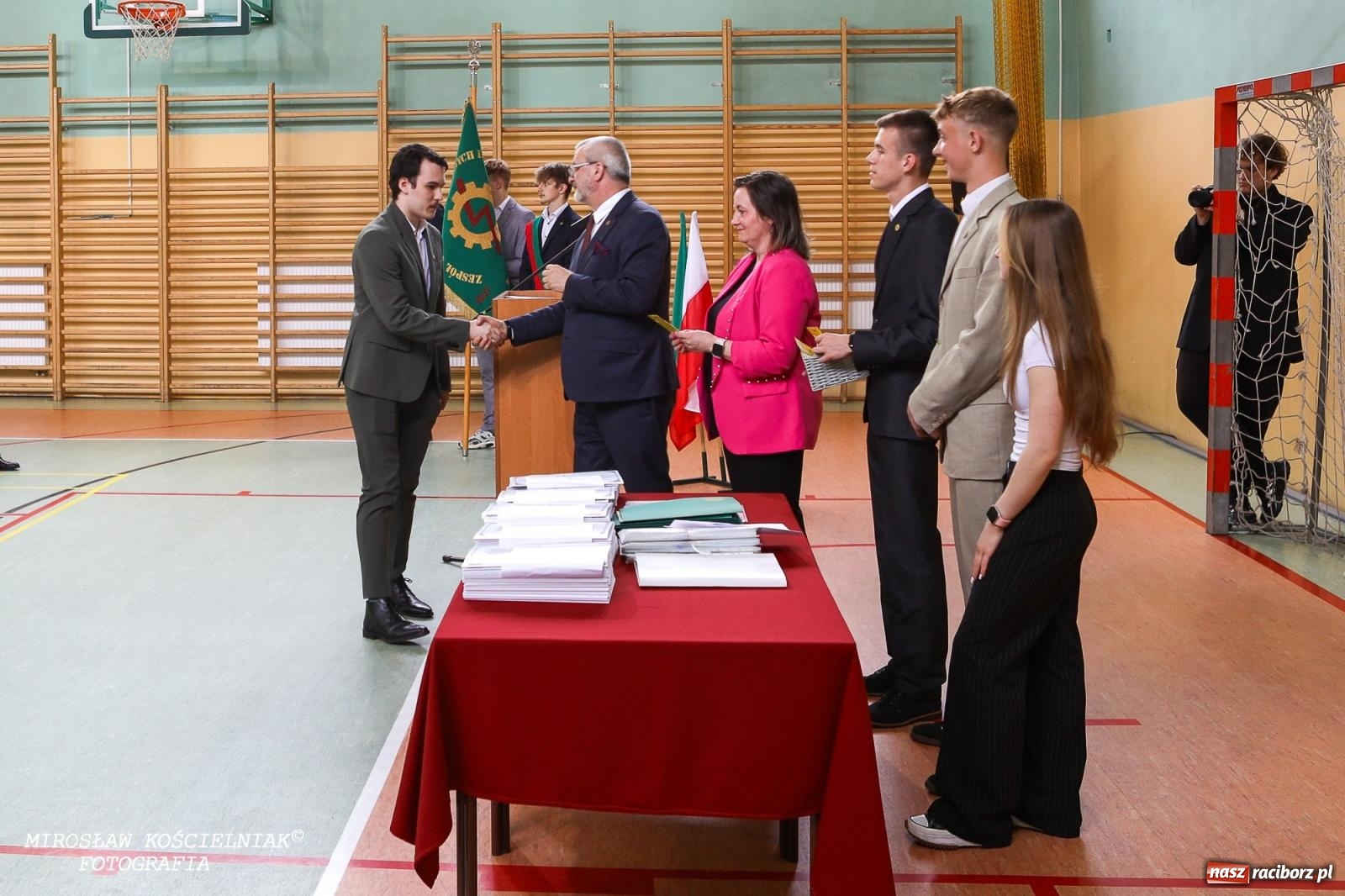 Zdjęcie w galerii na portalu naszraciborz.pl: Raciborska politechnika nad Odrą pożegnała absolwentów wiadomości z regionu