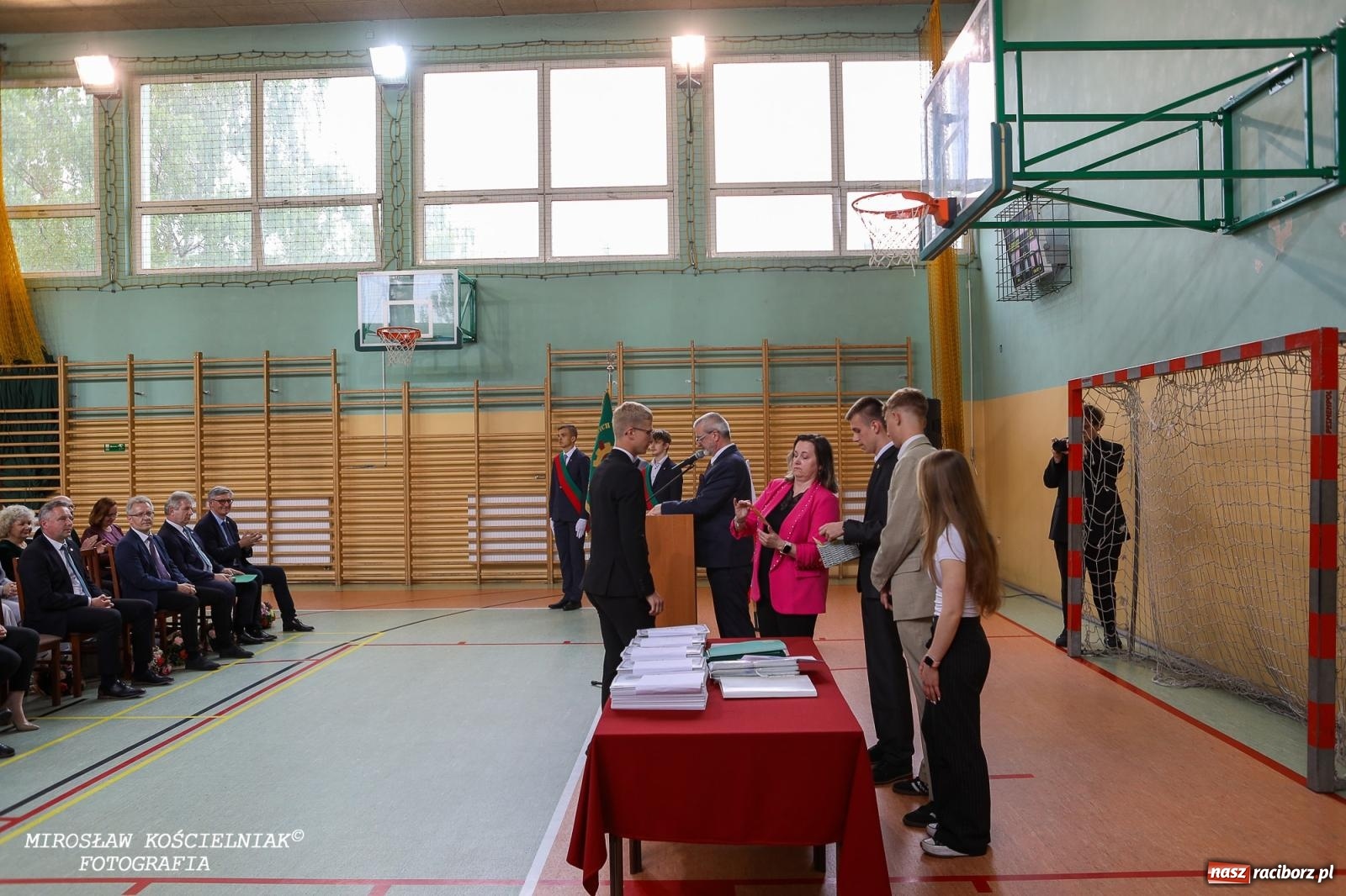 Zdjęcie w galerii na portalu naszraciborz.pl: Raciborska politechnika nad Odrą pożegnała absolwentów wiadomości z regionu