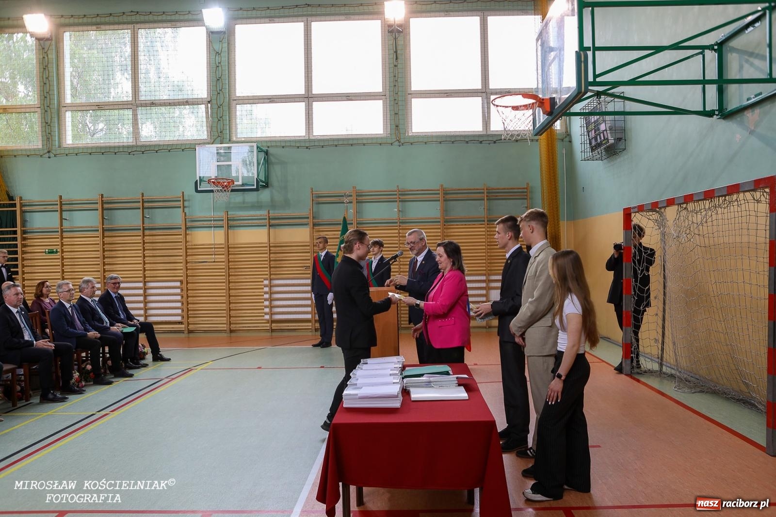 Zdjęcie w galerii na portalu naszraciborz.pl: Raciborska politechnika nad Odrą pożegnała absolwentów wiadomości z regionu