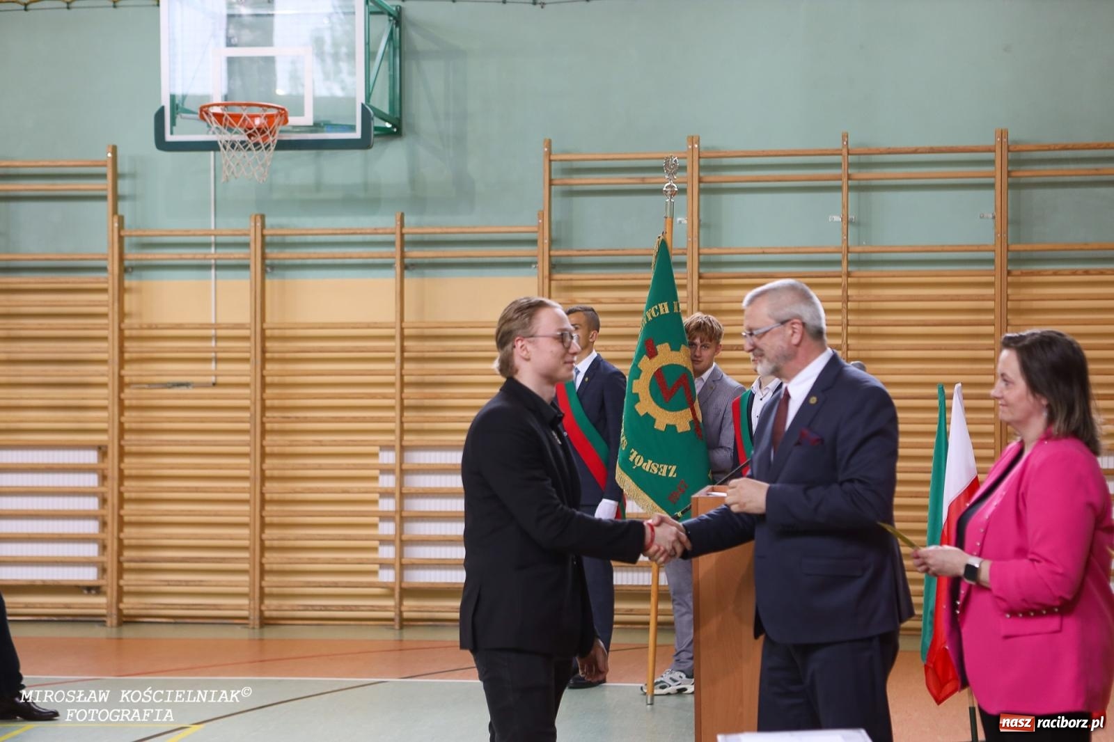Zdjęcie w galerii na portalu naszraciborz.pl: Raciborska politechnika nad Odrą pożegnała absolwentów wiadomości z regionu
