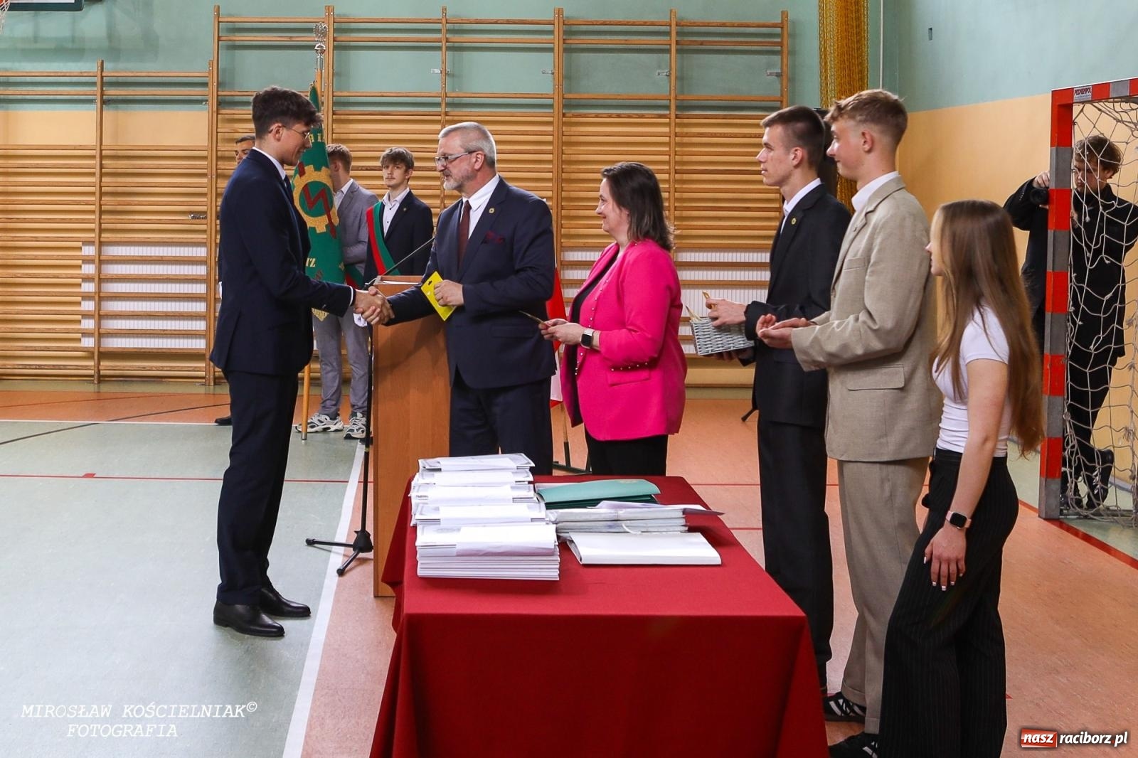 Zdjęcie w galerii na portalu naszraciborz.pl: Raciborska politechnika nad Odrą pożegnała absolwentów wiadomości z regionu