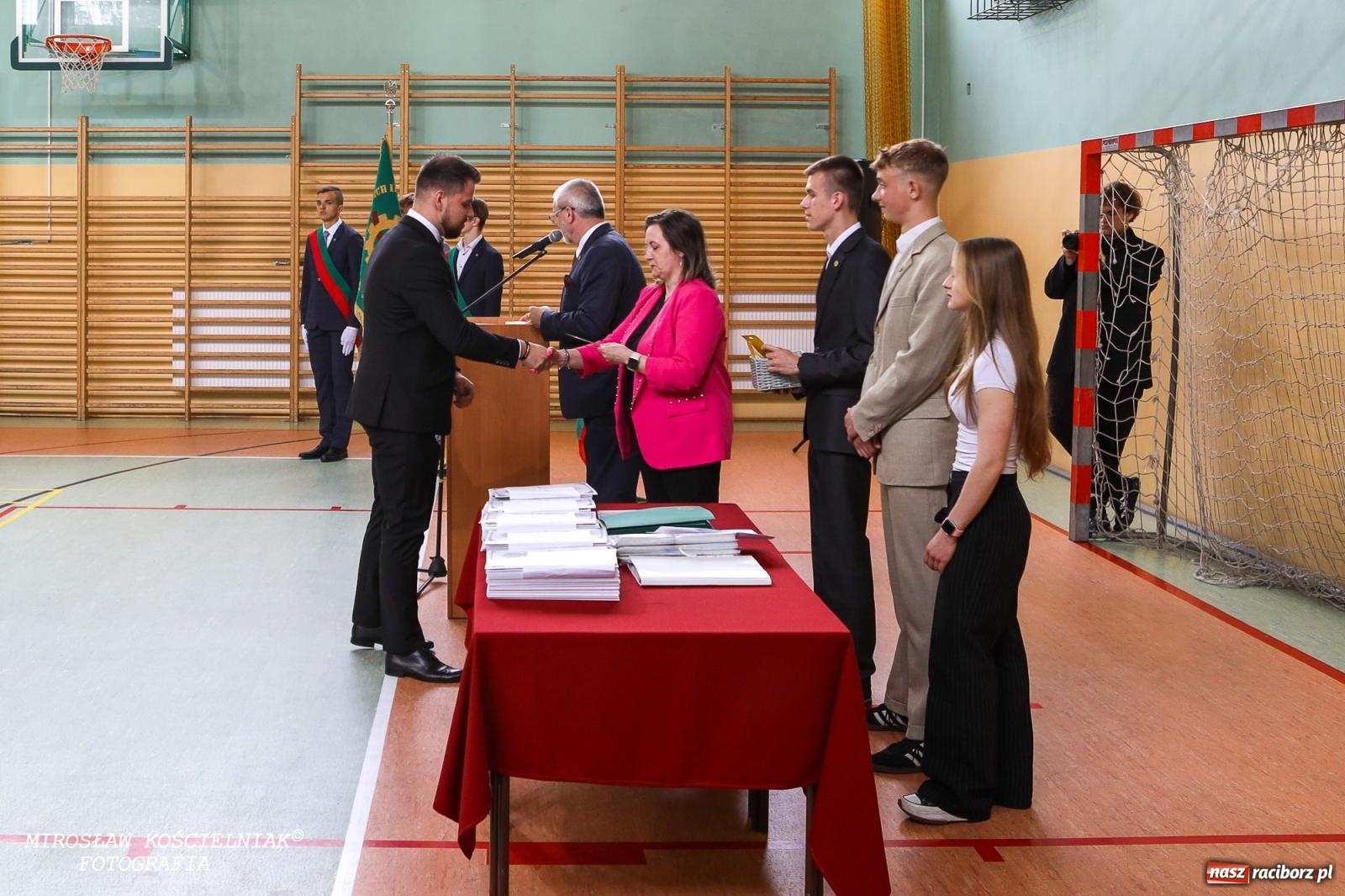 Zdjęcie w galerii na portalu naszraciborz.pl: Raciborska politechnika nad Odrą pożegnała absolwentów wiadomości z regionu