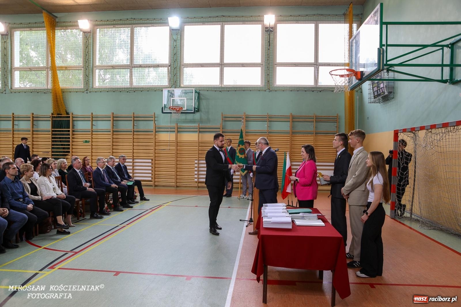 Zdjęcie w galerii na portalu naszraciborz.pl: Raciborska politechnika nad Odrą pożegnała absolwentów wiadomości z regionu