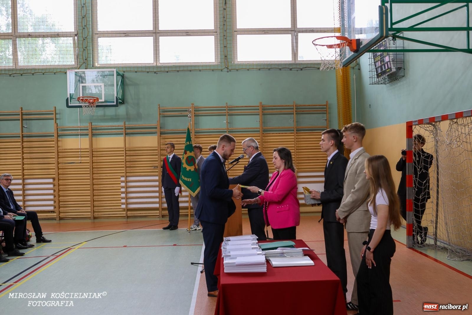 Zdjęcie w galerii na portalu naszraciborz.pl: Raciborska politechnika nad Odrą pożegnała absolwentów wiadomości z regionu