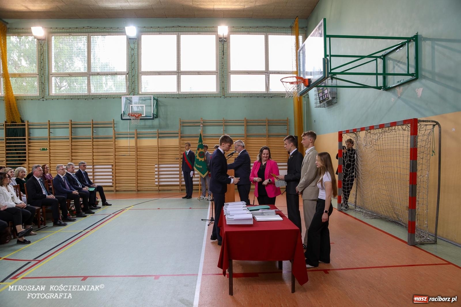 Zdjęcie w galerii na portalu naszraciborz.pl: Raciborska politechnika nad Odrą pożegnała absolwentów wiadomości z regionu