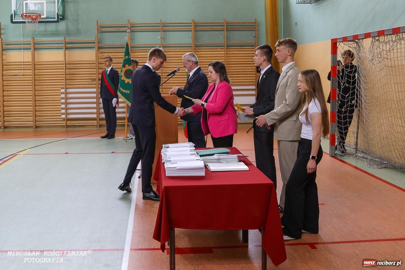 Zdjęcie w galerii na portalu naszraciborz.pl: Raciborska politechnika nad Odrą pożegnała absolwentów wiadomości z regionu