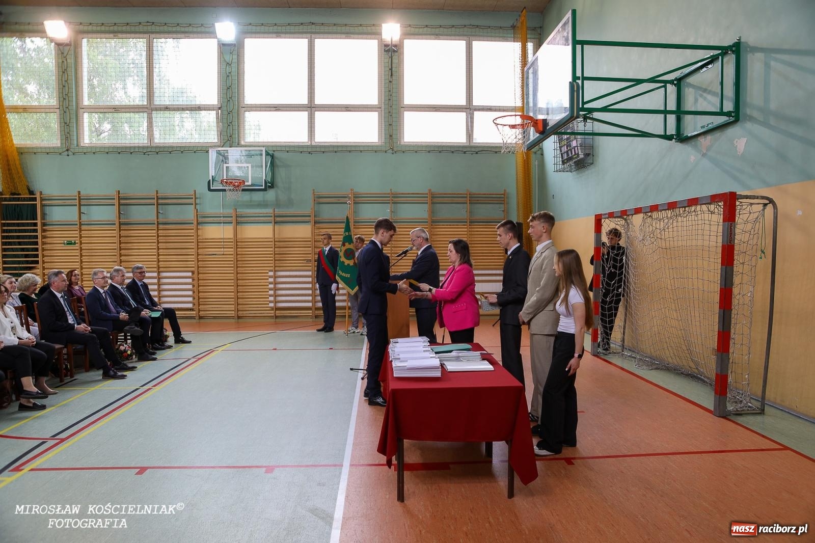 Zdjęcie w galerii na portalu naszraciborz.pl: Raciborska politechnika nad Odrą pożegnała absolwentów wiadomości z regionu