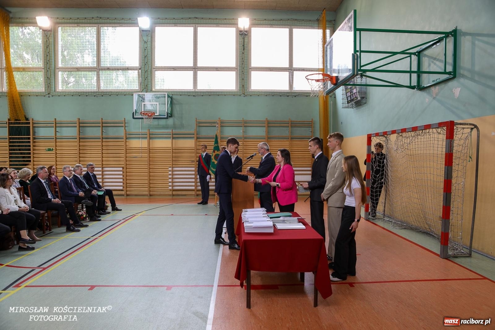 Zdjęcie w galerii na portalu naszraciborz.pl: Raciborska politechnika nad Odrą pożegnała absolwentów wiadomości z regionu