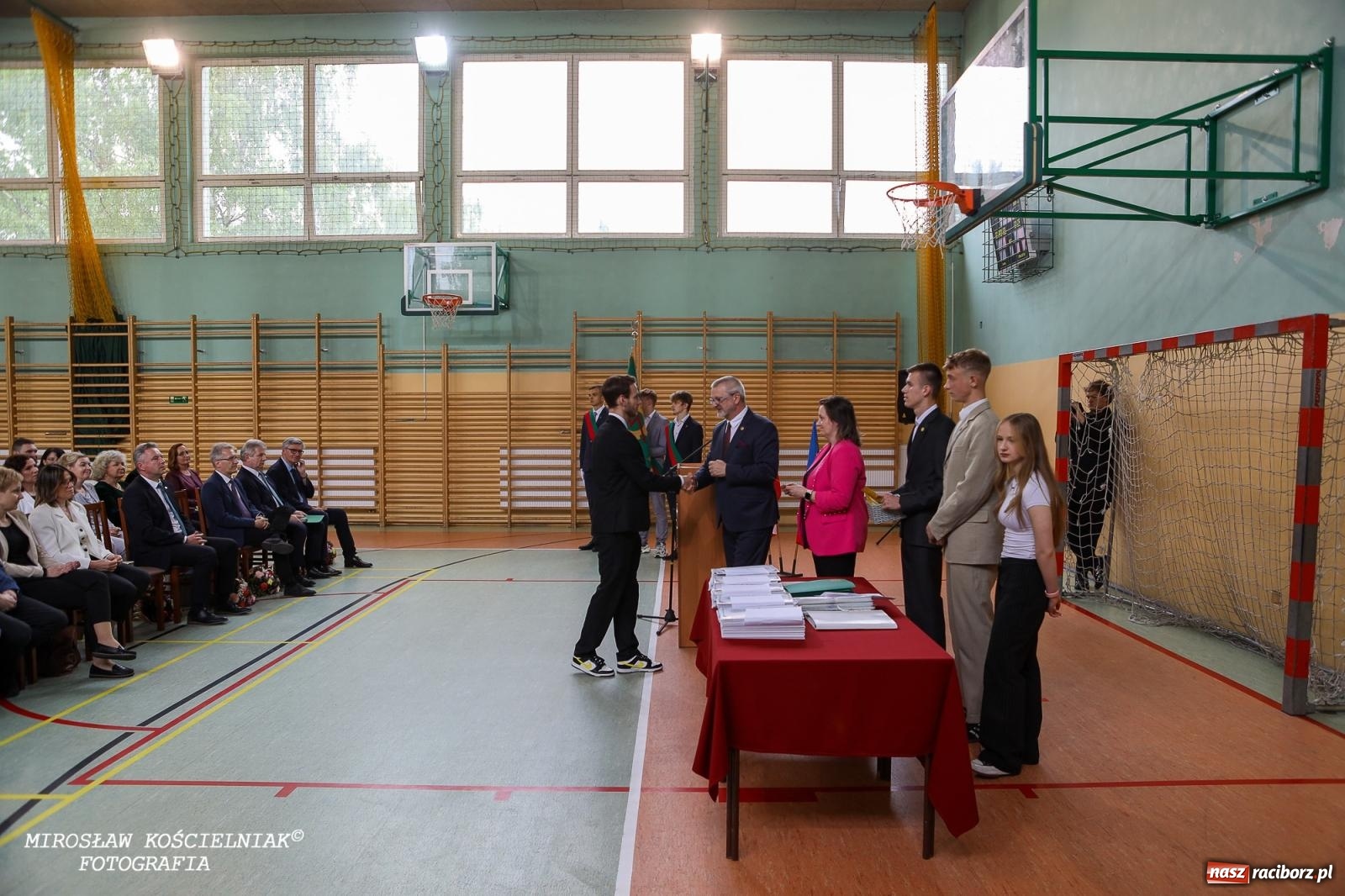 Zdjęcie w galerii na portalu naszraciborz.pl: Raciborska politechnika nad Odrą pożegnała absolwentów wiadomości z regionu