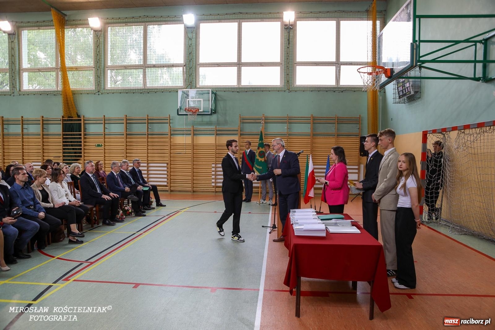 Zdjęcie w galerii na portalu naszraciborz.pl: Raciborska politechnika nad Odrą pożegnała absolwentów wiadomości z regionu