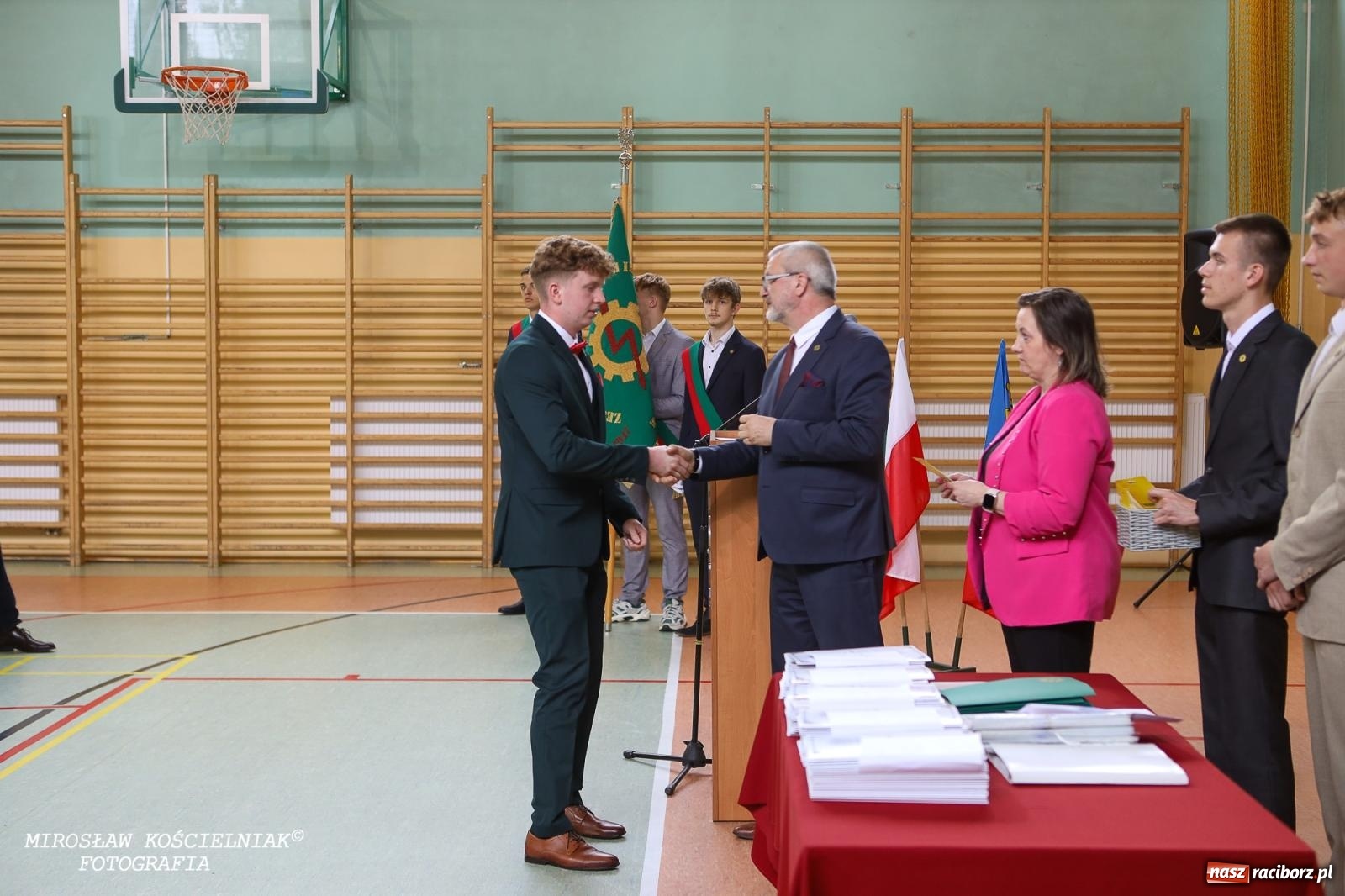 Zdjęcie w galerii na portalu naszraciborz.pl: Raciborska politechnika nad Odrą pożegnała absolwentów wiadomości z regionu