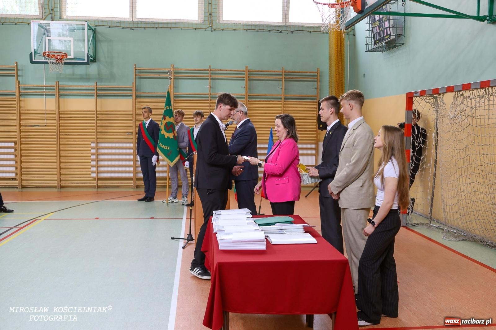 Zdjęcie w galerii na portalu naszraciborz.pl: Raciborska politechnika nad Odrą pożegnała absolwentów wiadomości z regionu