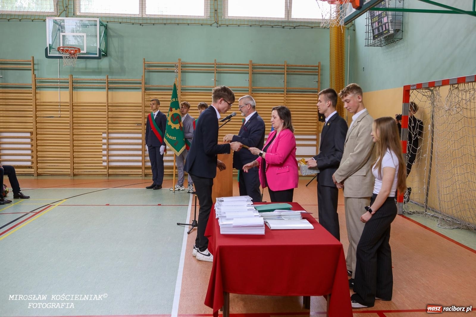 Zdjęcie w galerii na portalu naszraciborz.pl: Raciborska politechnika nad Odrą pożegnała absolwentów wiadomości z regionu