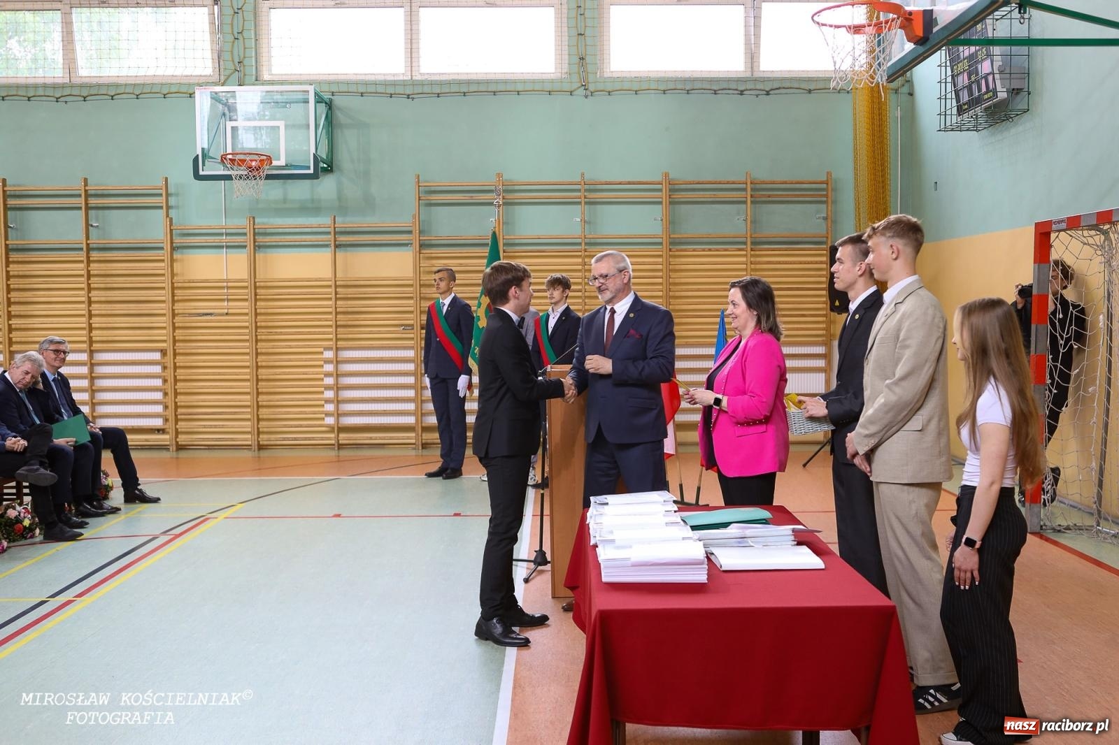 Zdjęcie w galerii na portalu naszraciborz.pl: Raciborska politechnika nad Odrą pożegnała absolwentów wiadomości z regionu